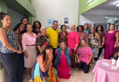 Biblioteca Pública Municipal Cora Coralina realiza Café da Manhã com poemas e rosas em alusão ao Outubro Rosa