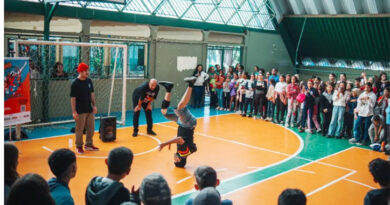 Irmãos levam dança urbana a escolas de Valparaíso
