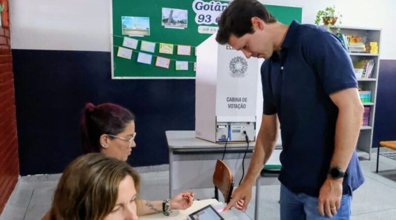 Daniel Vilela vota em Goiânia e defende novo momento para o Brasil