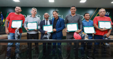 Sessão Especial homenageia profissionais da construção civil em Valparaíso de Goiás