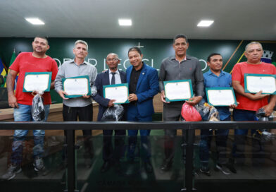 Sessão Especial homenageia profissionais da construção civil em Valparaíso de Goiás