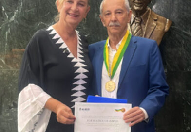 ALEGO homenageia médicos com a Comenda Nabyh Salum; Dr. Inocêncio, referência em Valparaíso, está entre os agraciados